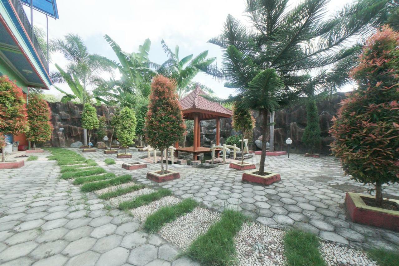 RedDoorz Syariah near Mall Roxy Banyuwangi 2 Zewnętrze zdjęcie