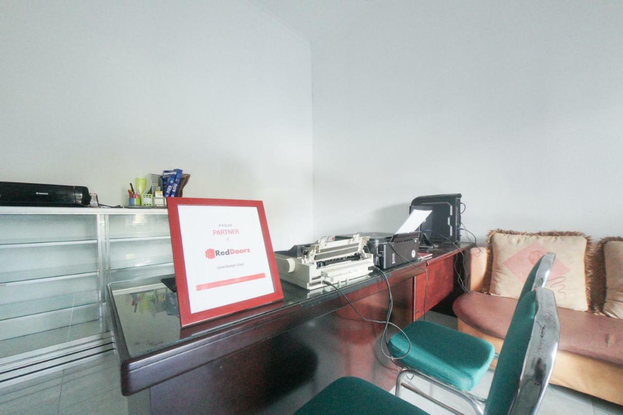 RedDoorz Syariah near Mall Roxy Banyuwangi 2 Zewnętrze zdjęcie