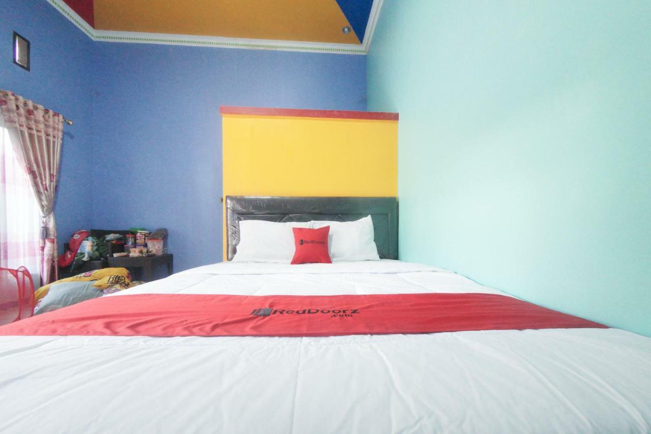 RedDoorz Syariah near Mall Roxy Banyuwangi 2 Zewnętrze zdjęcie