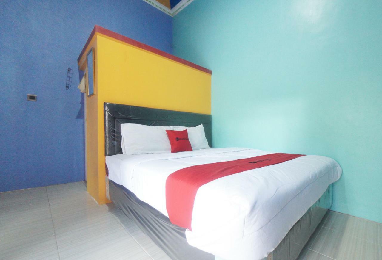 RedDoorz Syariah near Mall Roxy Banyuwangi 2 Zewnętrze zdjęcie
