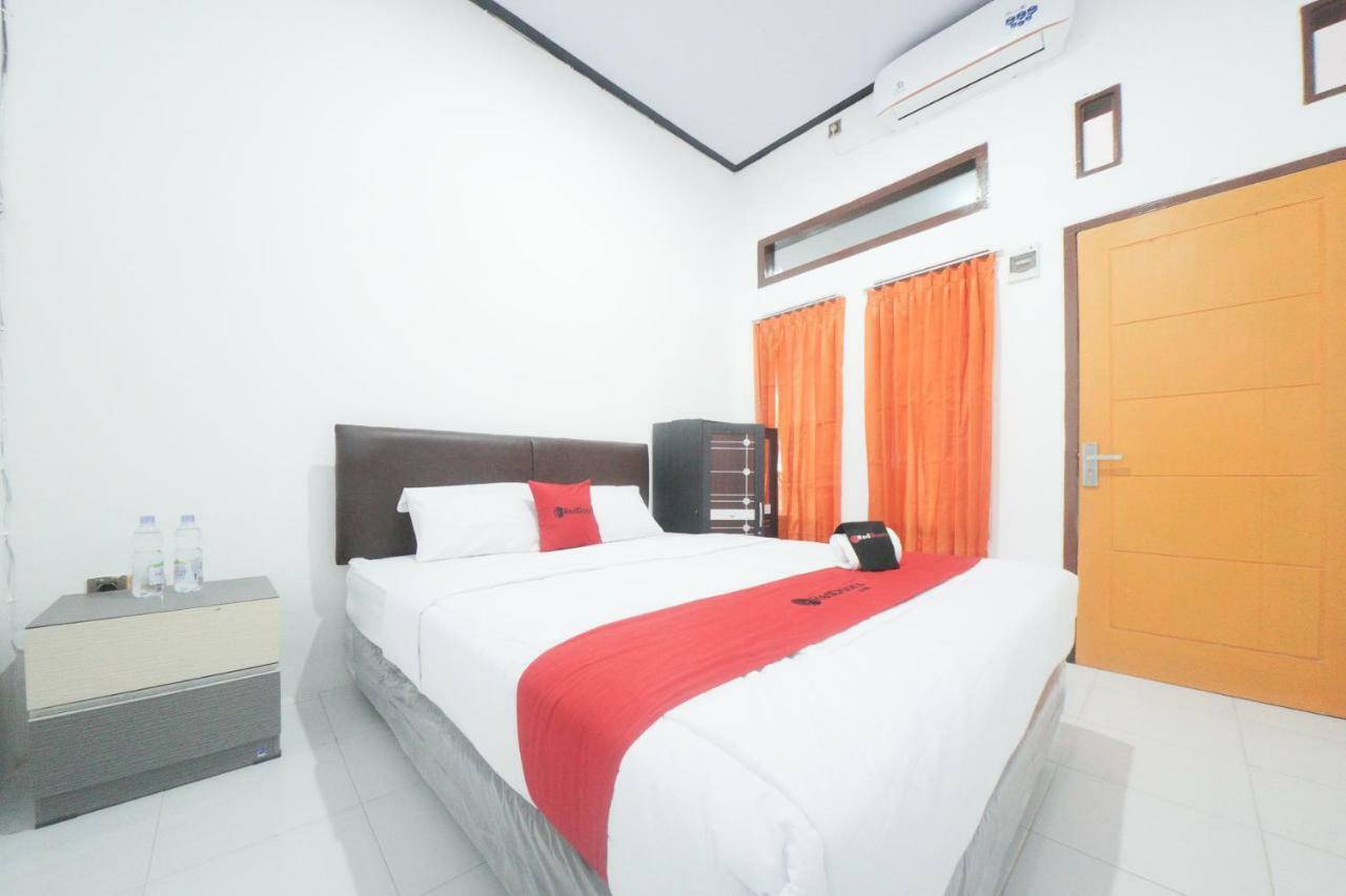 RedDoorz Syariah near Mall Roxy Banyuwangi 2 Zewnętrze zdjęcie
