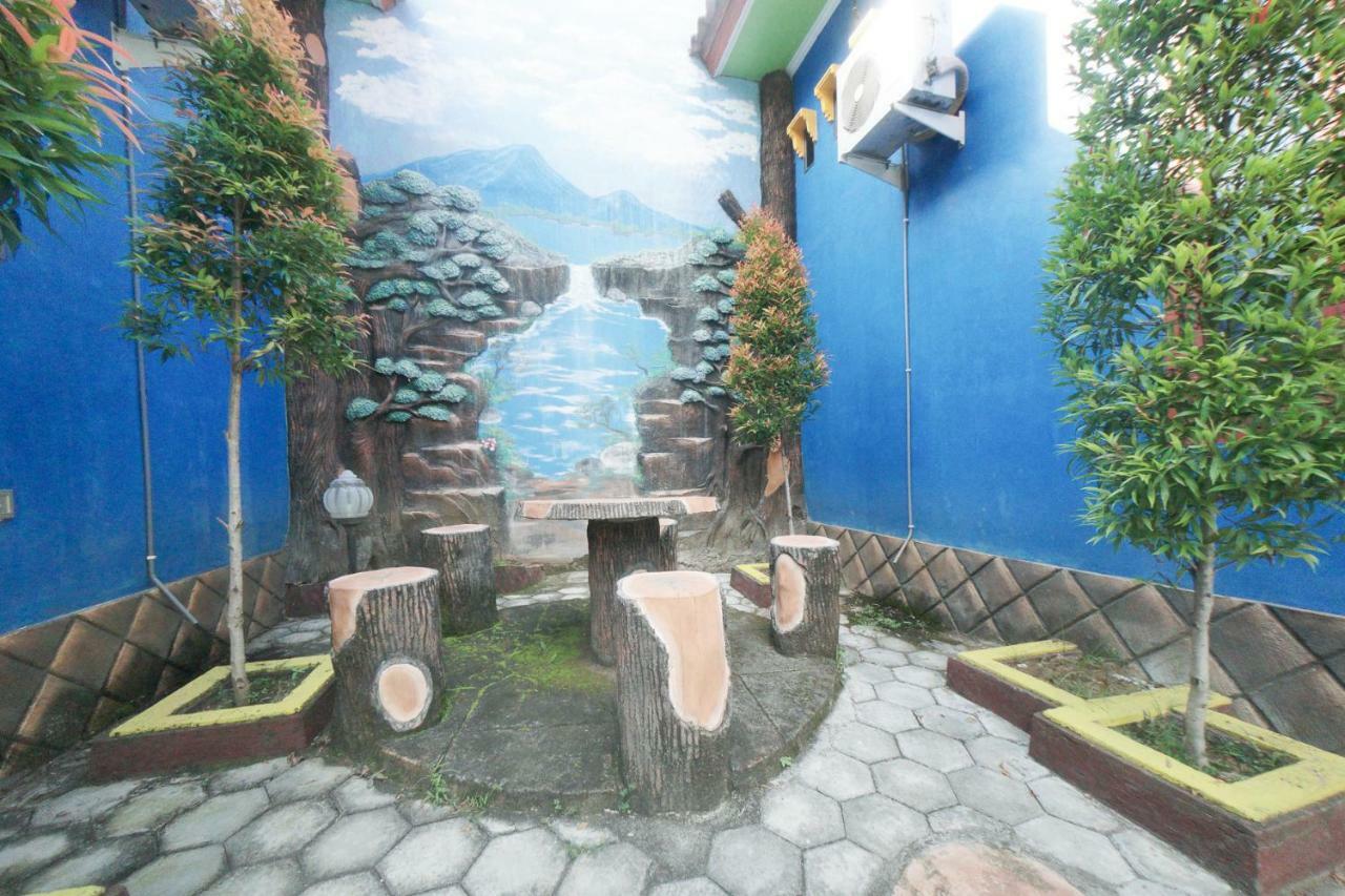 RedDoorz Syariah near Mall Roxy Banyuwangi 2 Zewnętrze zdjęcie