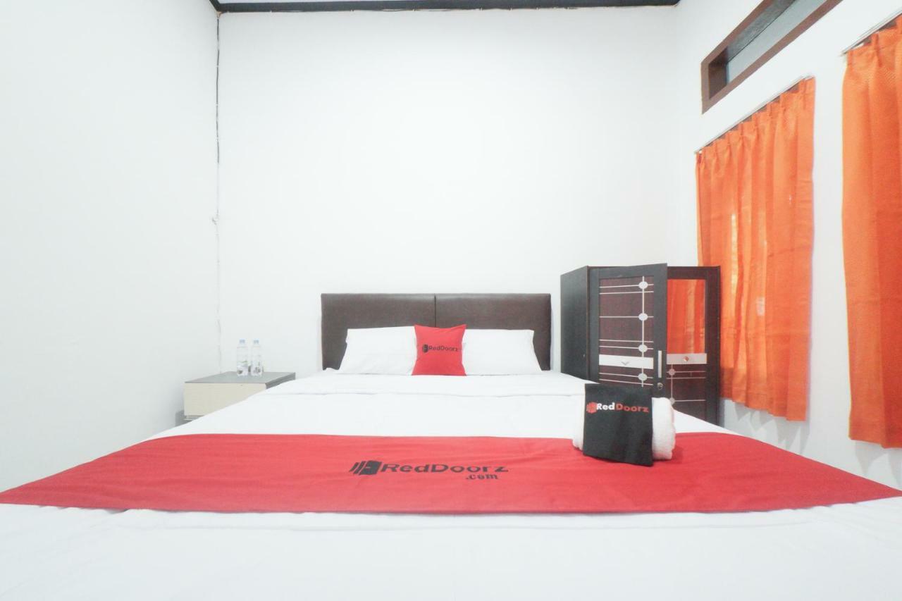 RedDoorz Syariah near Mall Roxy Banyuwangi 2 Zewnętrze zdjęcie